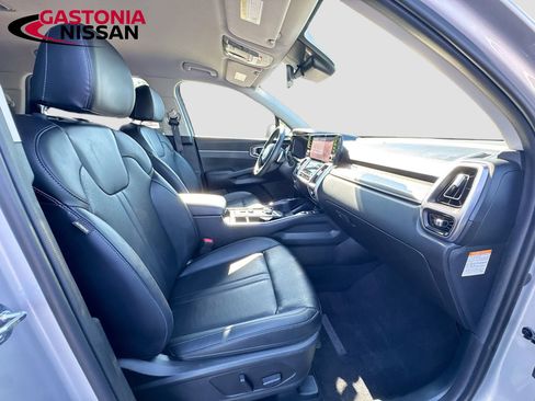 Used 2023 Kia Sorento EX AWD/4WD image 38
