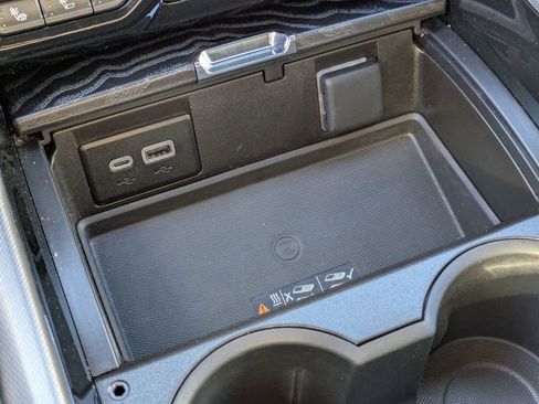 Used 2024 GMC Yukon XL Denali image 28