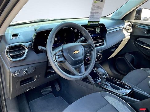 Used 2025 Chevrolet TrailBlazer LT AWD/4WD image 17