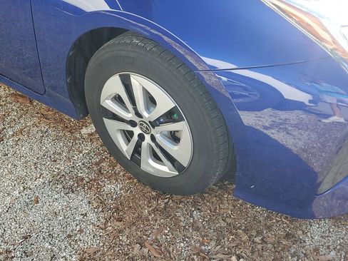 Used 2016 Toyota Prius Three w/ Advanced Technology Package image 4