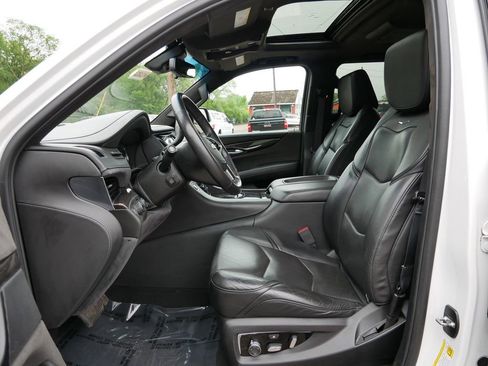 Used 2018 Cadillac Escalade ESV Platinum AWD/4WD image 18