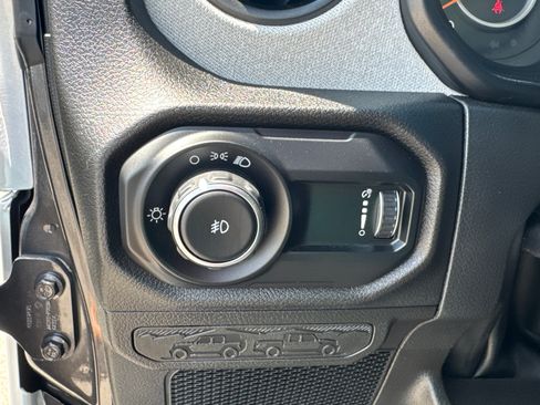Used 2025 Jeep Wrangler Unlimited Sport AWD/4WD image 15
