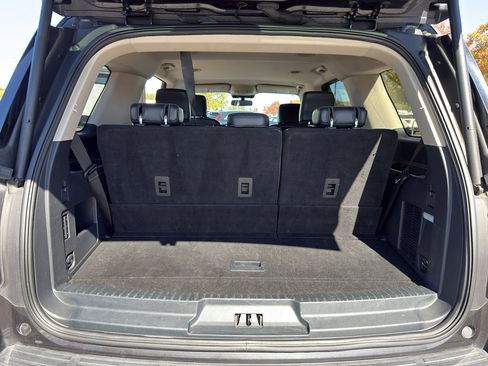 Used 2024 Ford Expedition XLT image 30