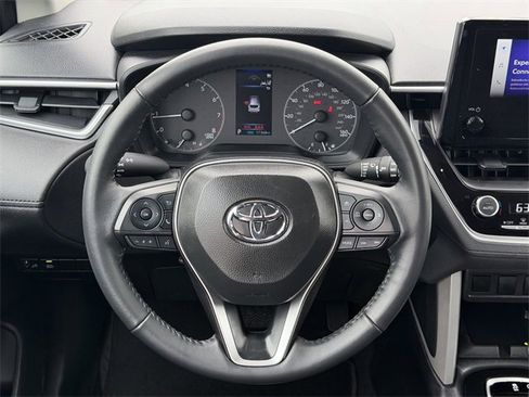 Certified 2025 Toyota Corolla Cross LE image 11