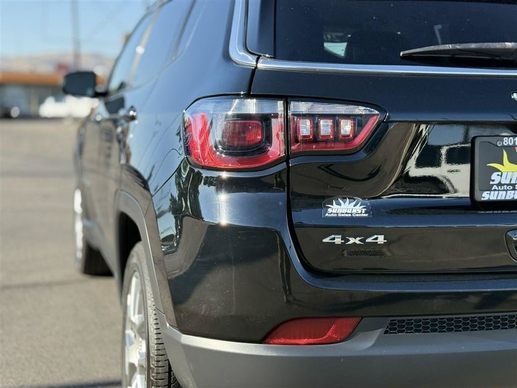 Used 2022 Jeep Compass Latitude AWD/4WD image 14