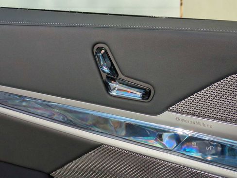 Certified 2024 BMW 760i xDrive w/ Executive Package image 17