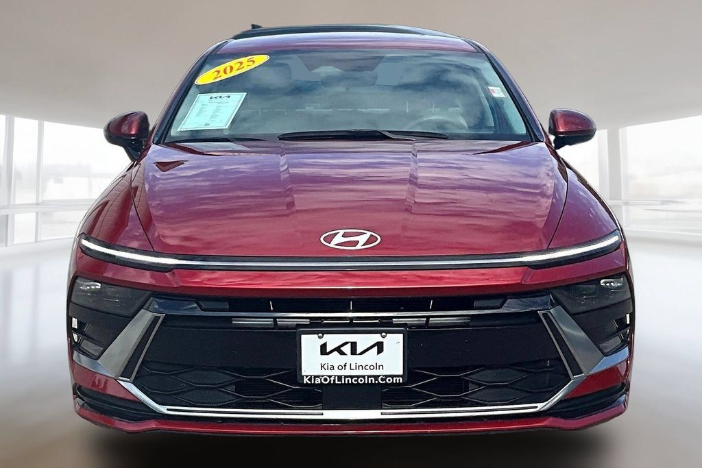 Used 2025 Hyundai Sonata SEL FWD image 2