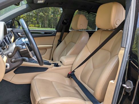 Used 2017 Porsche Macan AWD/4WD image 5