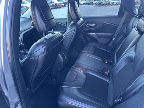 Used 2019 Jeep Cherokee Latitude Plus w/ Cold Weather Group image 11