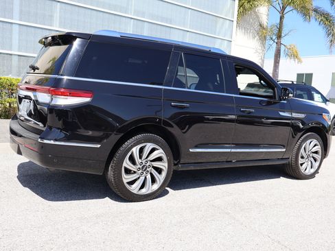 Used 2022 Lincoln Navigator Reserve RWD image 9