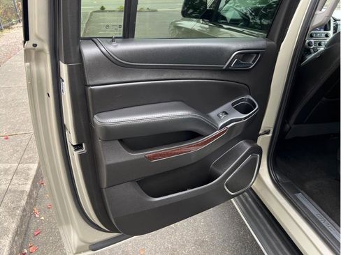 Used 2017 GMC Yukon XL SLT image 18