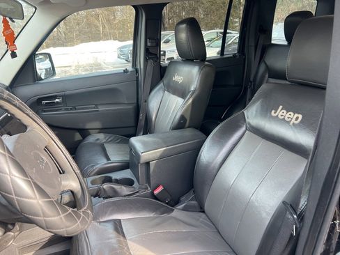 Used 2009 Jeep Liberty Sport w/ Popular Equipment Group image 5