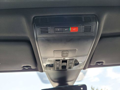 Certified 2022 Volkswagen Tiguan SE R-Line FWD image 30
