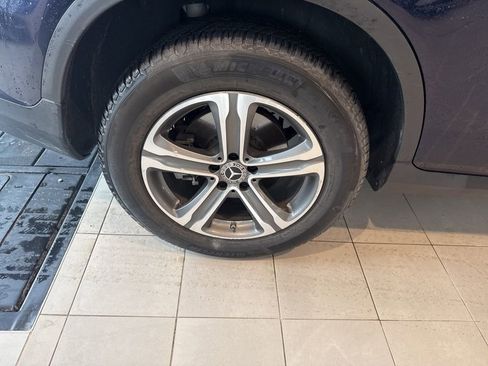 Used 2019 Mercedes-Benz GLC 300 4MATIC image 4