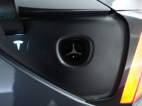 Used 2023 Tesla Model 3 Standard Range image 10