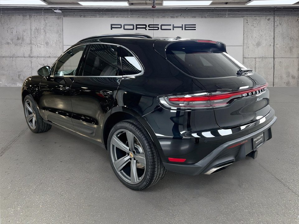 Certified 2026 Porsche Macan AWD/4WD image 3