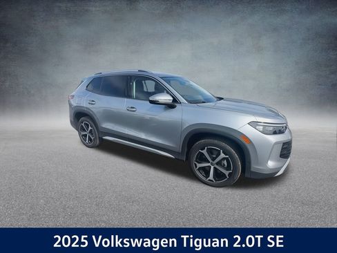 New 2025 Volkswagen Tiguan SE image 3