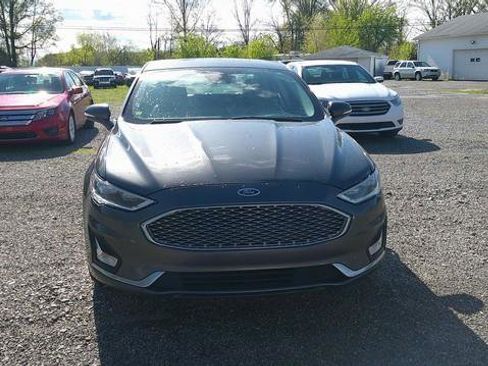 Used 2019 Ford Fusion Titanium AWD/4WD image 2