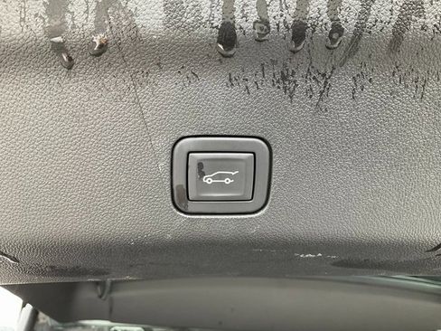 Certified 2024 Chevrolet Suburban Z71 w/ Luxury Package image 19