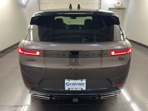 Used 2024 Land Rover Range Rover Sport SE image 5