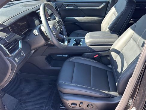 Used 2025 GMC Acadia Elevation w/ Elevation Premium Package FWD image 13