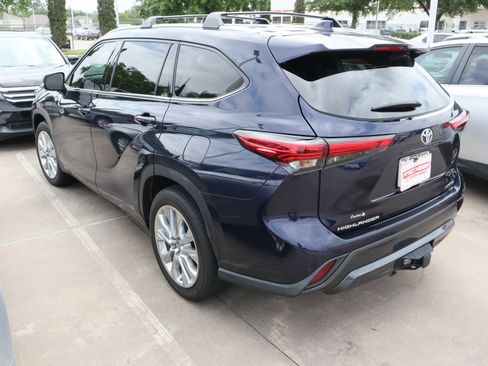 Used 2022 Toyota Highlander Limited image 5