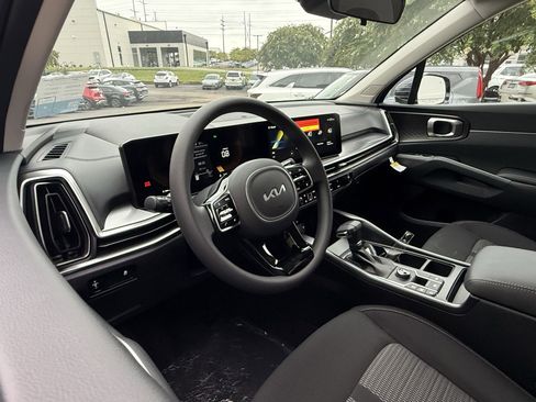 New 2025 Kia Sorento LX image 8