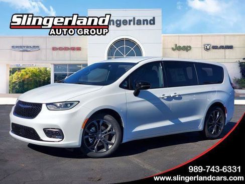 New 2026 Chrysler Pacifica Select image 1