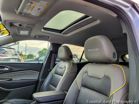 Used 2024 Chevrolet Trax ACTIV w/ Sunroof Package FWD image 11