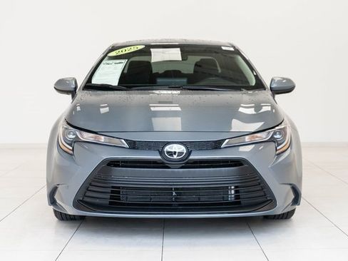 Used 2025 Toyota Corolla LE image 5