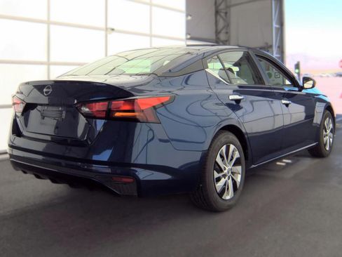 Used 2024 Nissan Altima 2.5 S FWD image 7