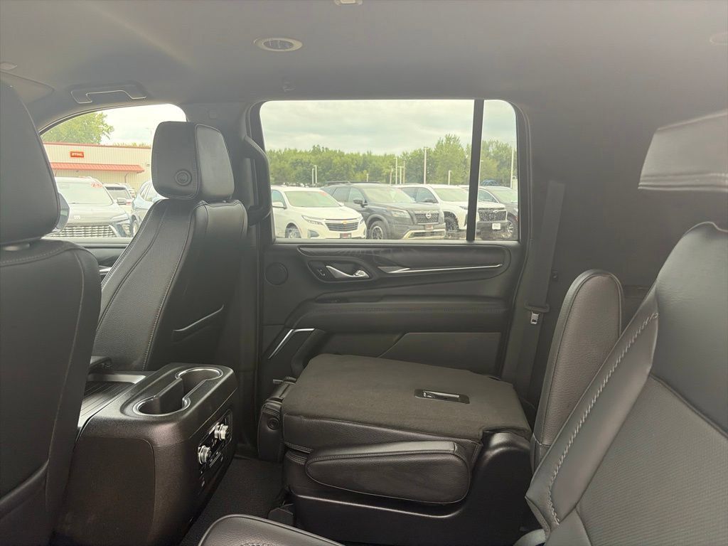 Used 2024 GMC Yukon XL Denali AWD/4WD image 10