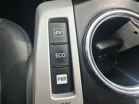 Used 2012 Toyota Prius V Five image 30