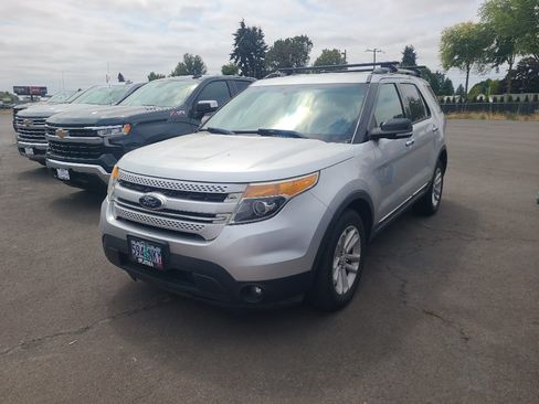 Used 2013 Ford Explorer XLT AWD/4WD image 2