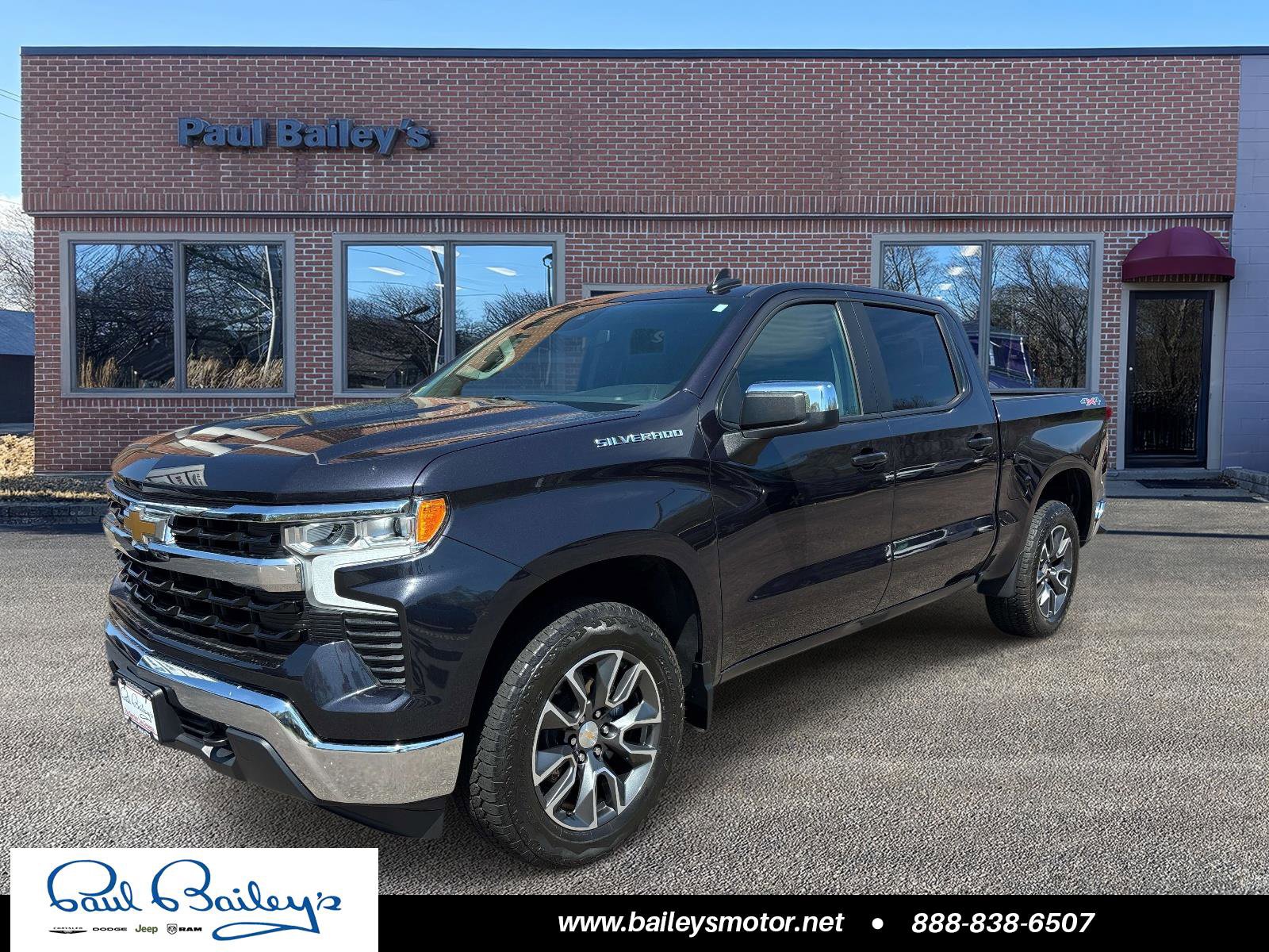 Used 2024 Chevrolet Silverado 1500 LT AWD/4WD image 1
