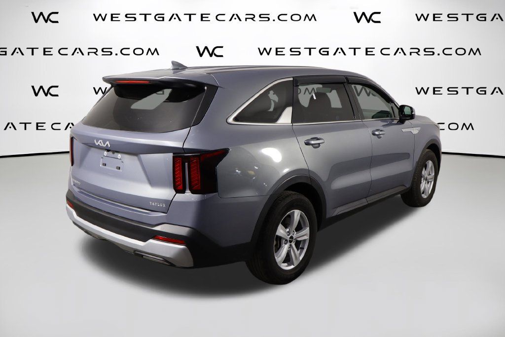 Used 2024 Kia Sorento LX FWD image 39