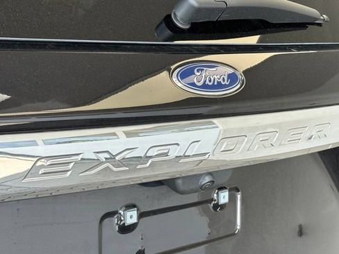 Used 2023 Ford Explorer XLT w/ Equipment Group 202A AWD/4WD image 28
