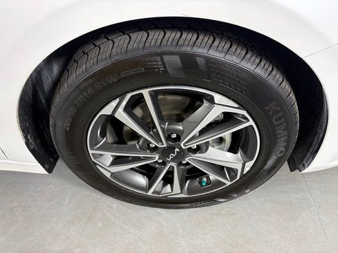 Used 2024 Kia Forte LXS FWD image 11