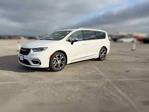 New 2026 Chrysler Pacifica Pinnacle image 4