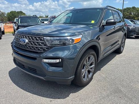 Used 2022 Ford Explorer XLT w/ Equipment Group 202A RWD image 2