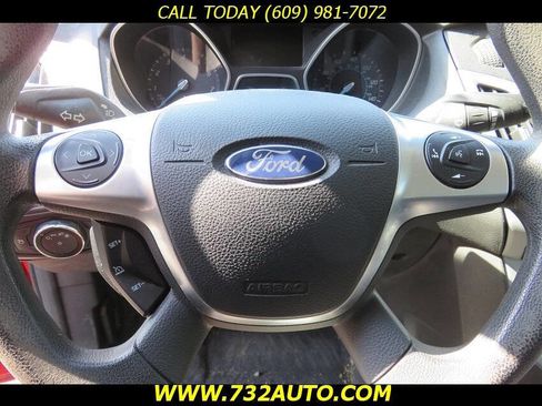 Used 2014 Ford Focus SE FWD image 29