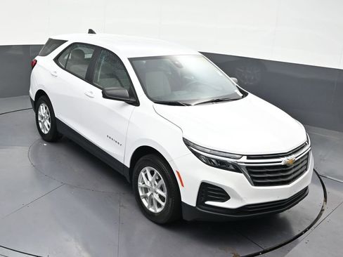Used 2023 Chevrolet Equinox LS w/ Driver Confidence II Package AWD/4WD image 21
