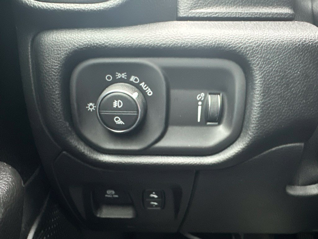Used 2022 RAM 1500 Big Horn AWD/4WD image 36