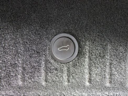 Used 2022 Tesla Model S AWD/4WD image 38