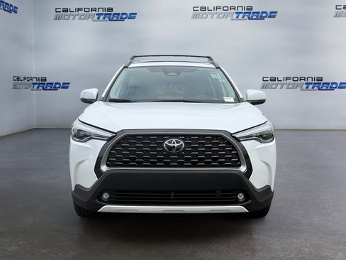 Used 2024 Toyota Corolla Cross XLE image 2