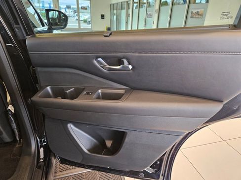 Used 2023 Nissan Pathfinder SL image 30