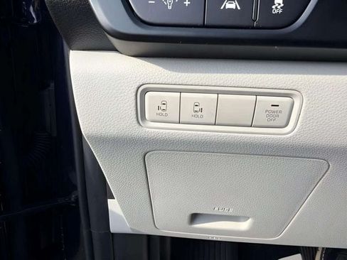 Used 2024 Kia Carnival LX FWD image 24