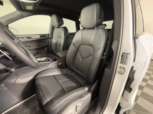 New 2026 Porsche Macan image 5