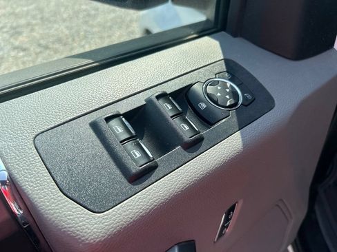 Used 2019 Ford F150 XLT w/ Equipment Group 302A Luxury AWD/4WD image 11