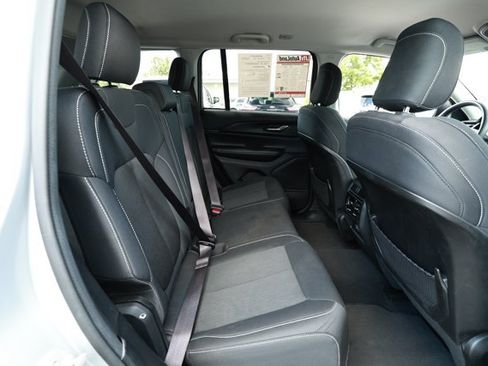Used 2023 Jeep Grand Cherokee Laredo RWD image 29